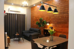 Kapitolyo Prisma Residential Condo TCPH21 - NYC Vibes Penthouse with KTV Pool and Balcony with City View Panorama 5 Min Drive to BGC St Lukes and Ortigas - Staycations by SMS